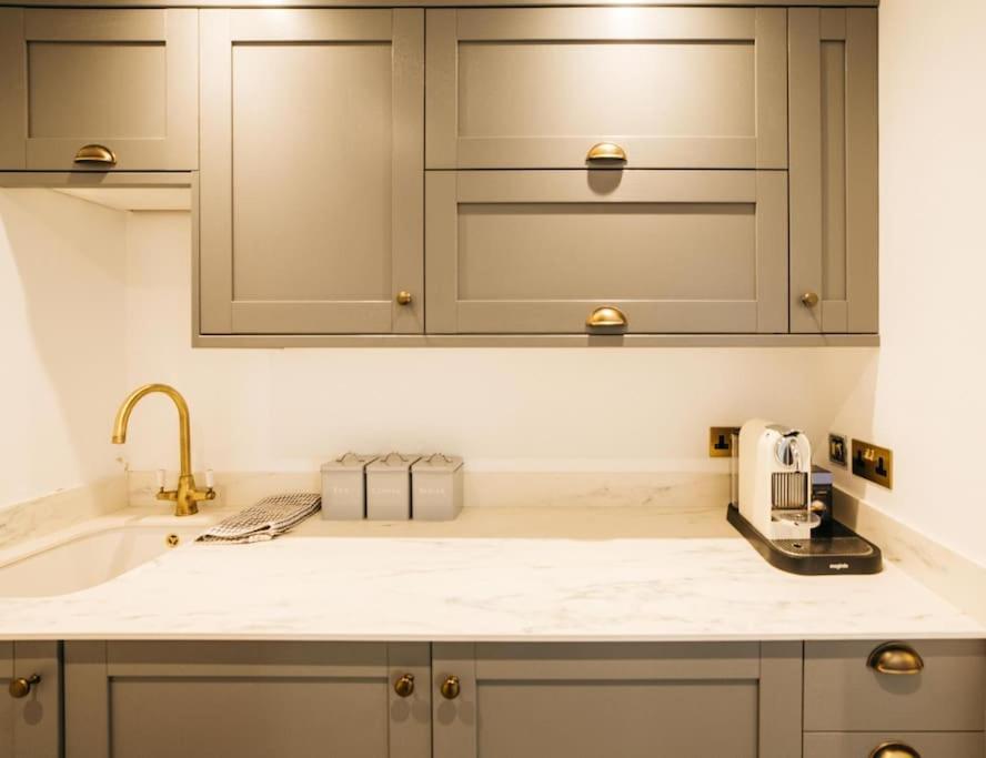 New -bright -fresh - With Parking & For Electric Cars Appartement