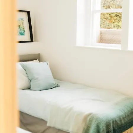 New -Bright -Fresh - With Parking & For Electric Cars Appartement Bath Buitenkant foto