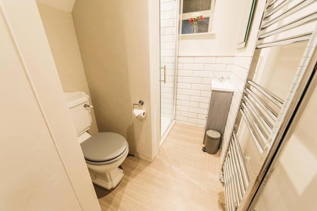 New -bright -fresh - With Parking & For Electric Cars *