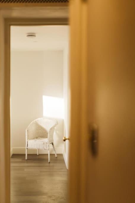 New -bright -fresh - With Parking & For Electric Cars * Bath