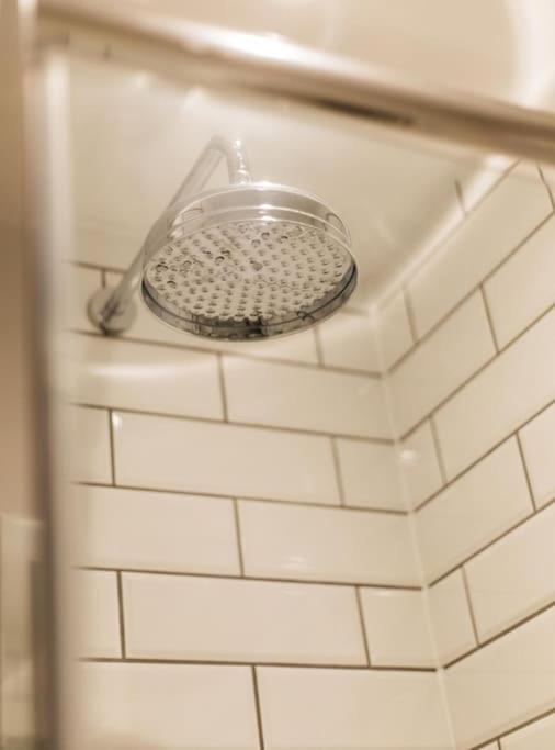 New -bright -fresh - With Parking & For Electric Cars Appartement Bath